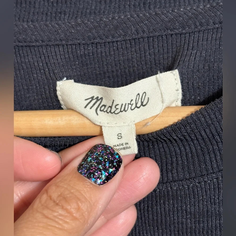 Madewell Charcoal Super Stretchy Relaxed Fit Shirt Size Small | pocket | casual - Picture 4 of 5